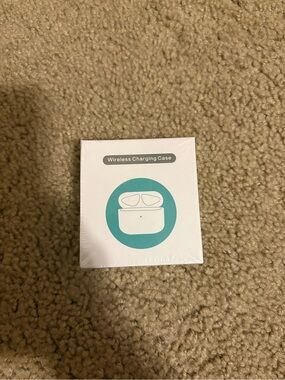 Wireless Charging Earbud Case - White